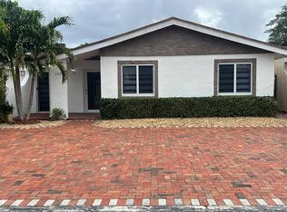 2101 SW 105th Ct, Miami, FL 33165