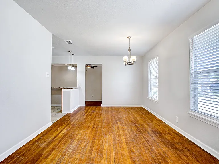 434 Schmeltzer Ln — Photo 3