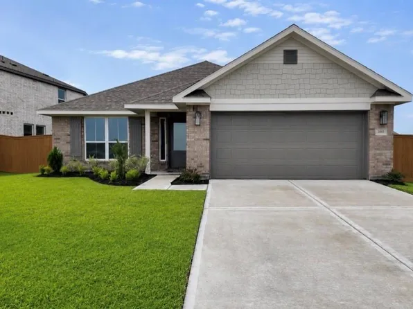 2055 Emerald Lake Trl, Dayton, TX 77535