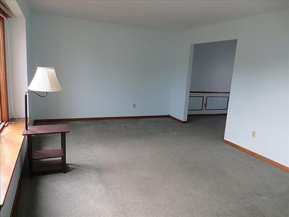 4th image of 26973 Oakmead Dr