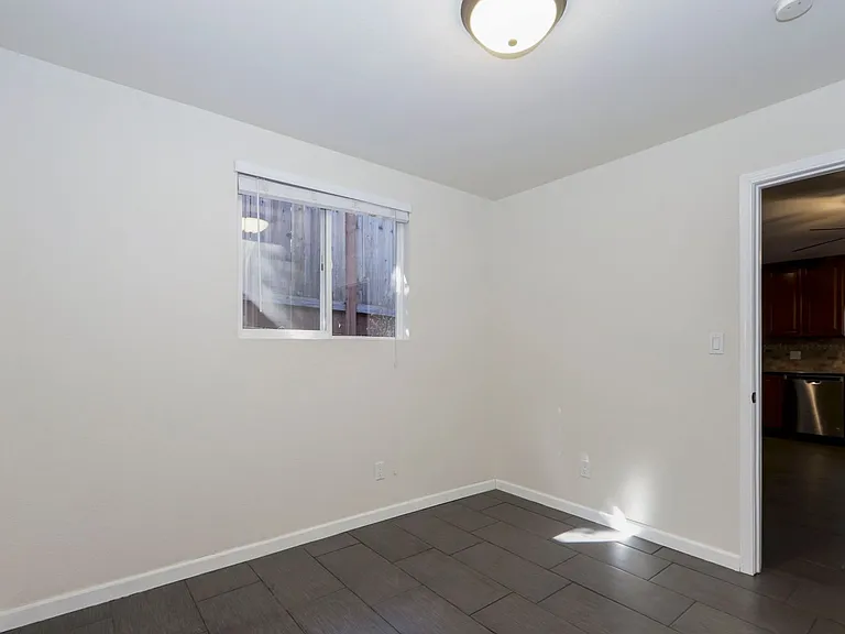 88 Southgate St — Photo 45