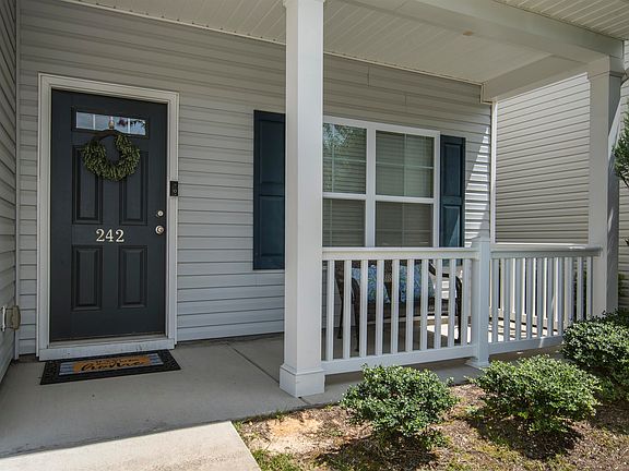 4th image of 242 Harvest Glen Ln