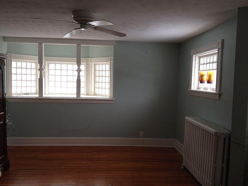 Upstairs Living Room 