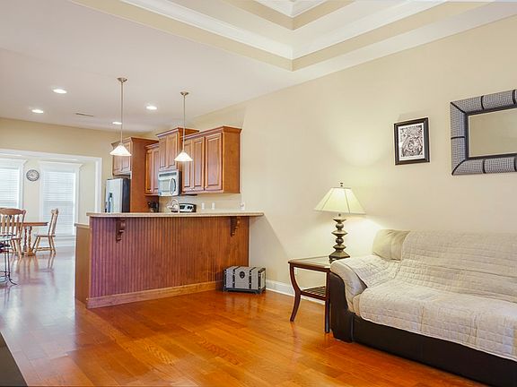 4th image of 142 Thistlewood Dr