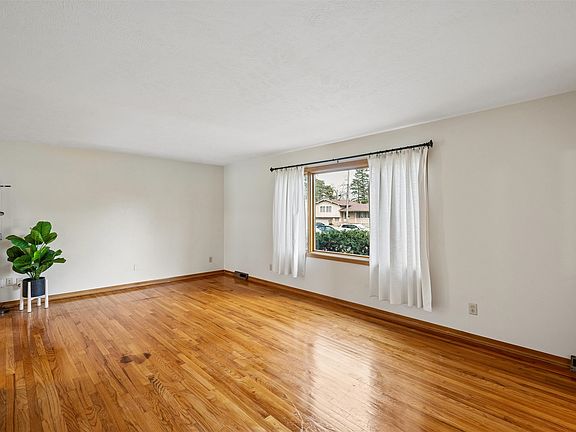 5th image of 2906 39th St