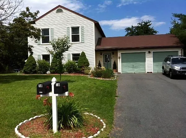 20 Dresden Ct #UPSTAIRS