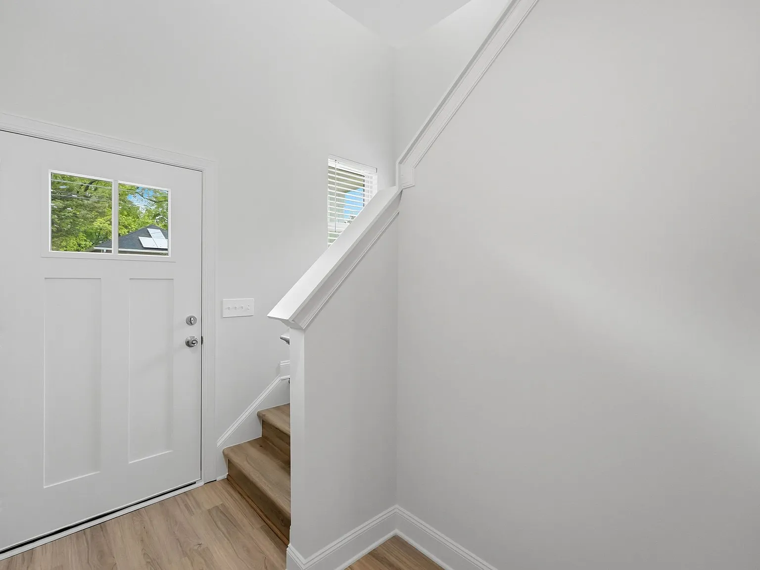 3 bed, 2.5 bath, 1449 sqft, $2,100 — Photo 4