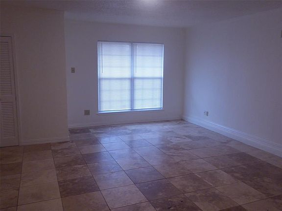 5th image of 428 Birchwood Cir