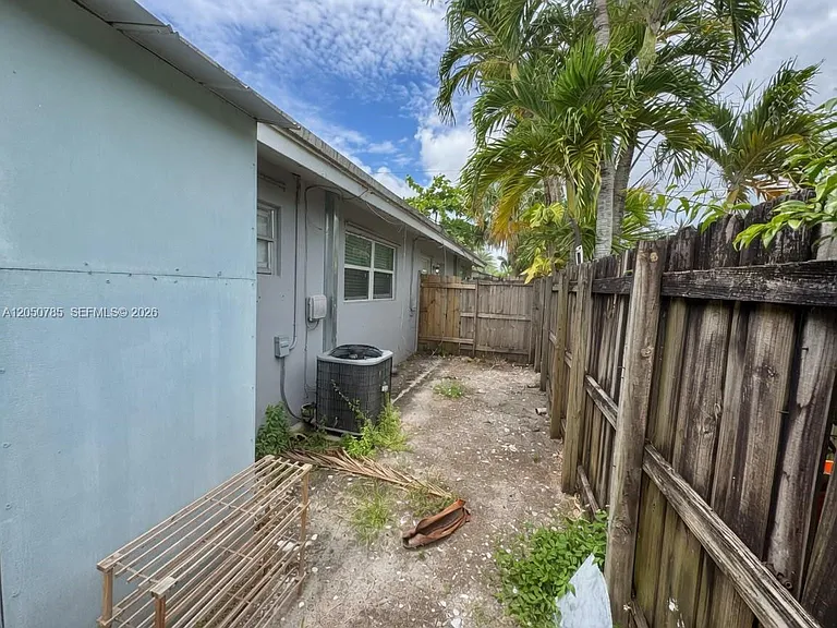 2633 NW 9th Ave #1-2 — Photo 7