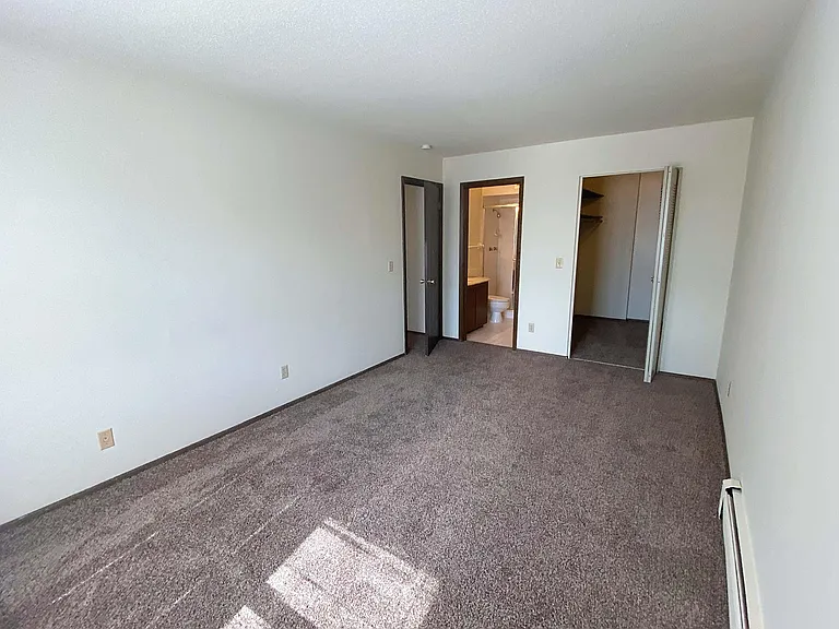 Southgate Apartments — Photo 100