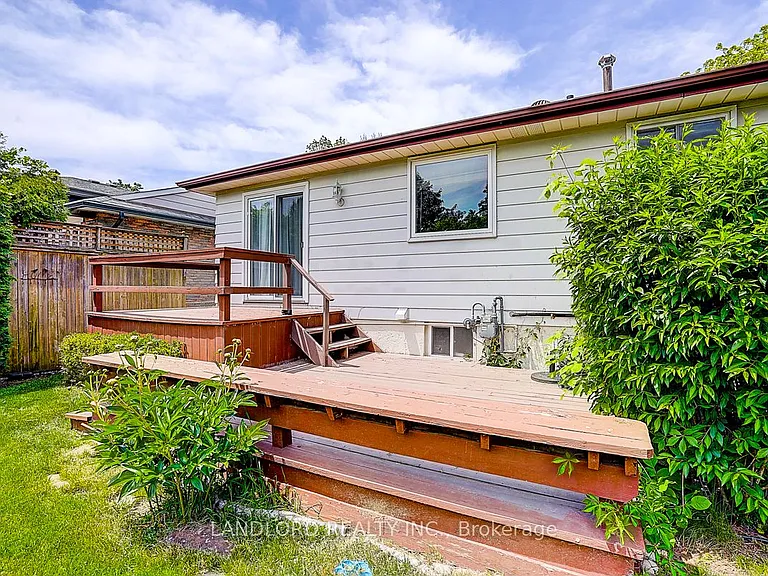 2294 Wyandotte Dr — Photo 43