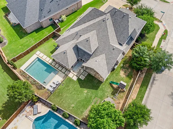 1001 Broadmoor Way, Roanoke, TX 76262