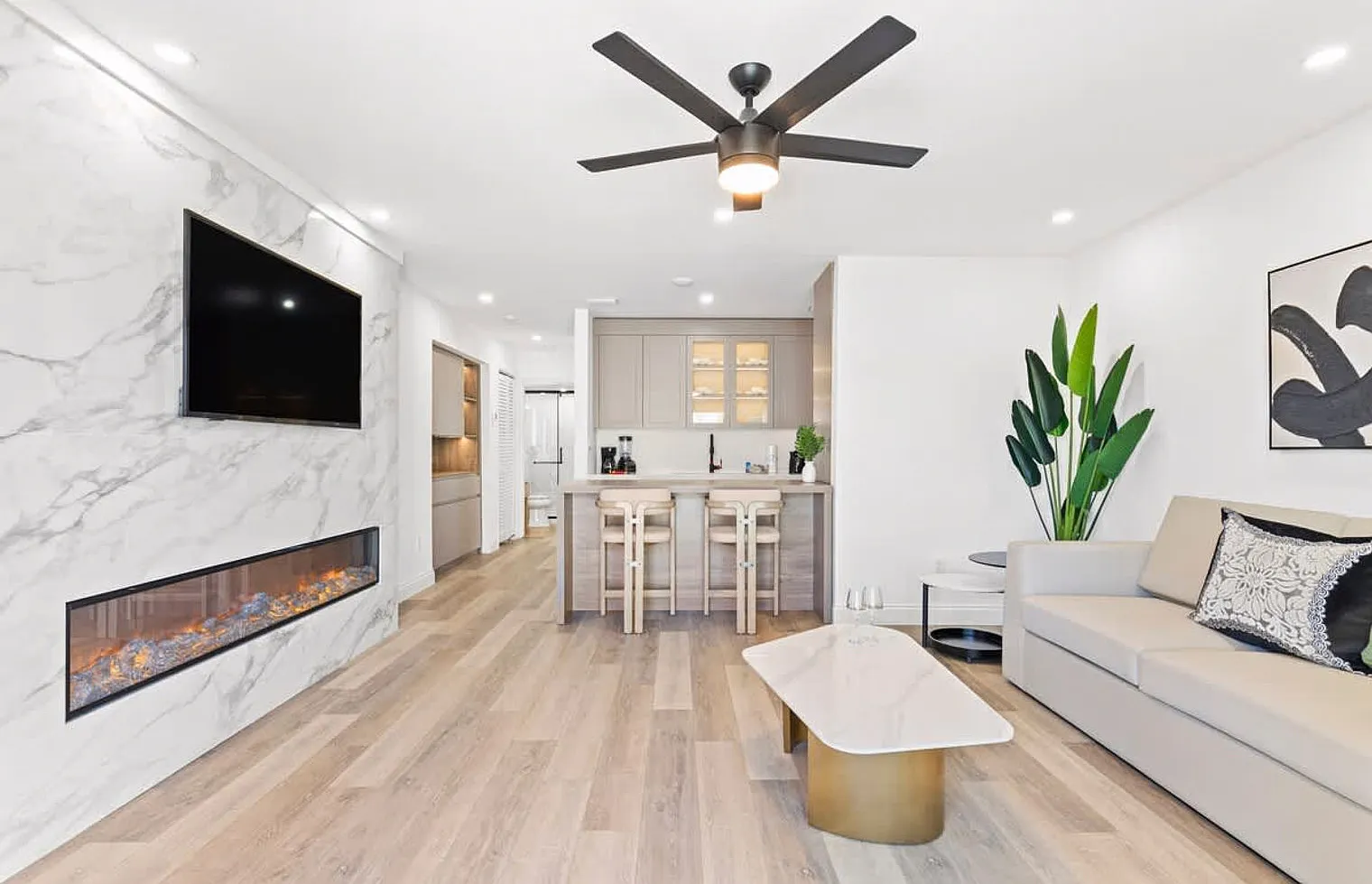 1 bed, 1.0 bath, 495 sqft, $1,256 — Photo 2