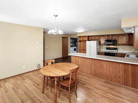 5th image of 26369 Lake Ave