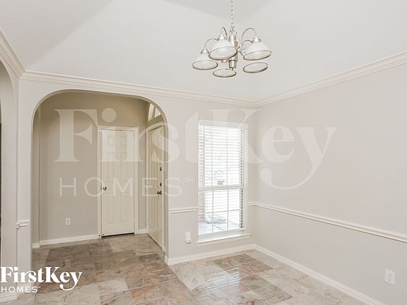 5th image of 500 Margaret St