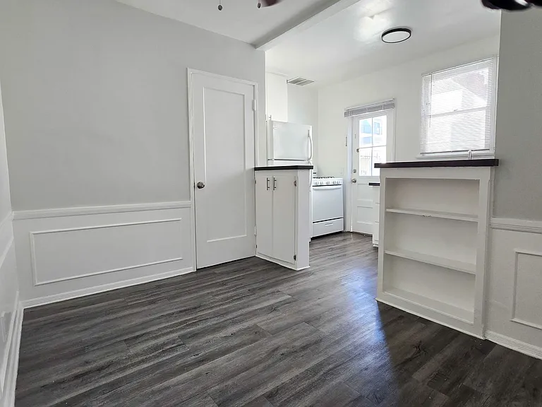 605 Kelton Ave — Photo 5