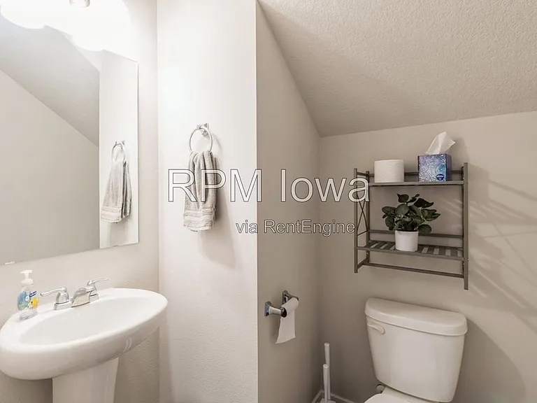 3220 NW Greenwood St — Photo 13