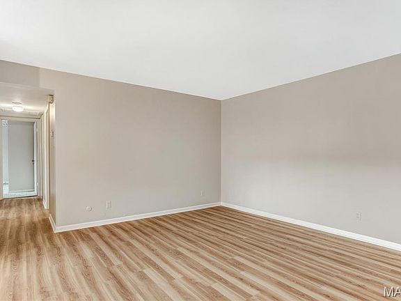 5th image of 4298 Chateau De Ville Dr APT A