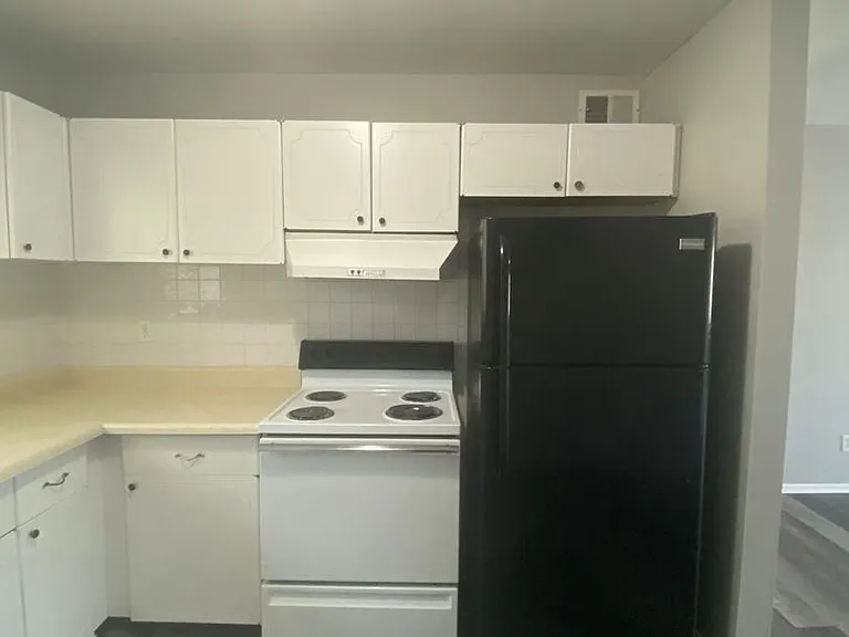 Northbrook Apartments — Photo 26