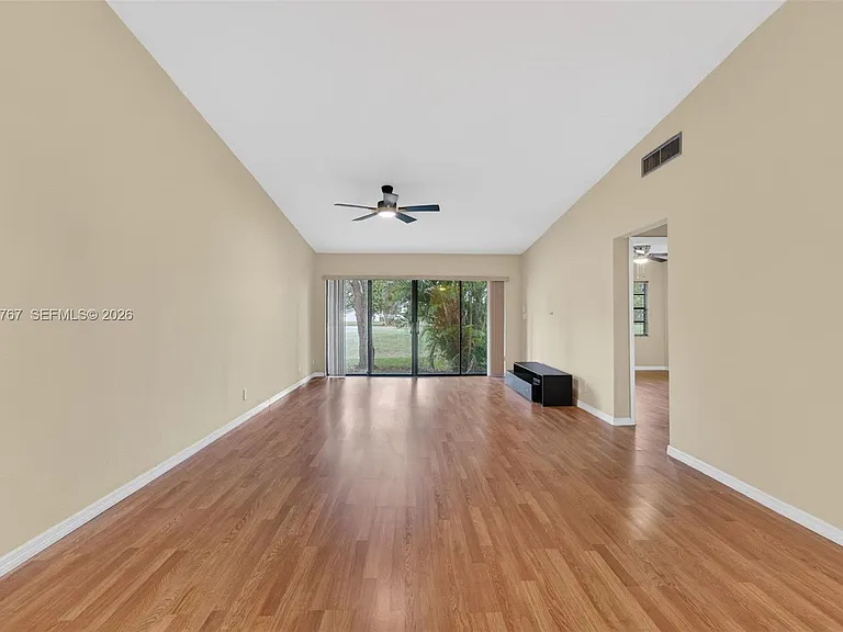 9315 Wedgewood Dr #B19 — Photo 3