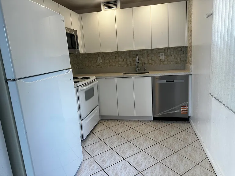 394 Normandy Ln #I — Photo 13