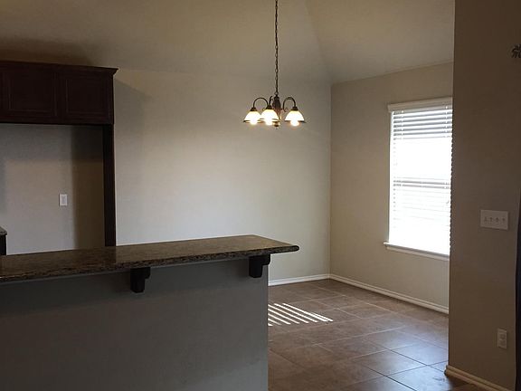 3rd image of 904 Cimarron Creek Dr