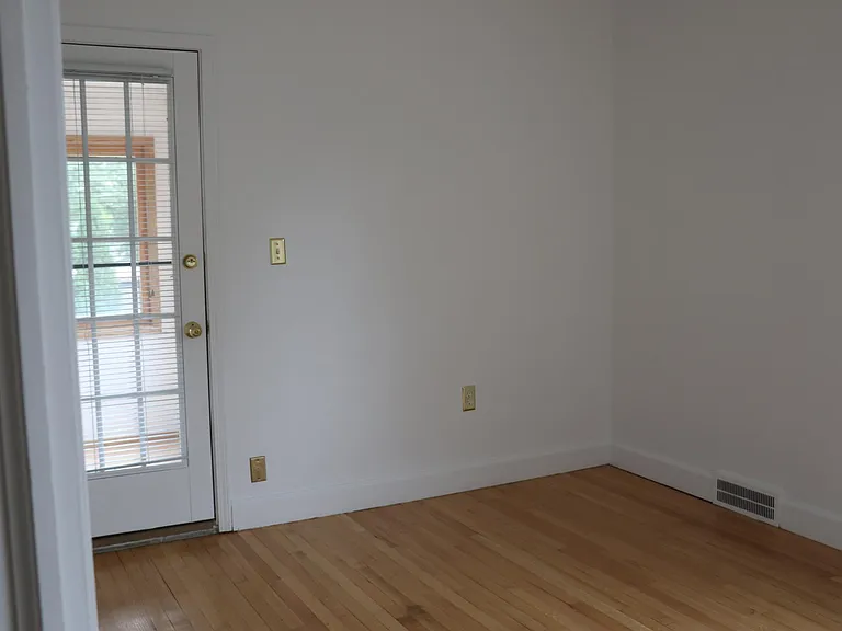 221 Green Ave #2 — Photo 14