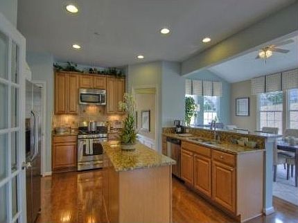 4th image of 15 Waterford Park