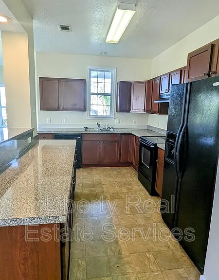 409 Valdez Ct — Photo 5