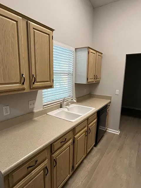 3 bed, 1375 sqft, $2,225 — Photo 4