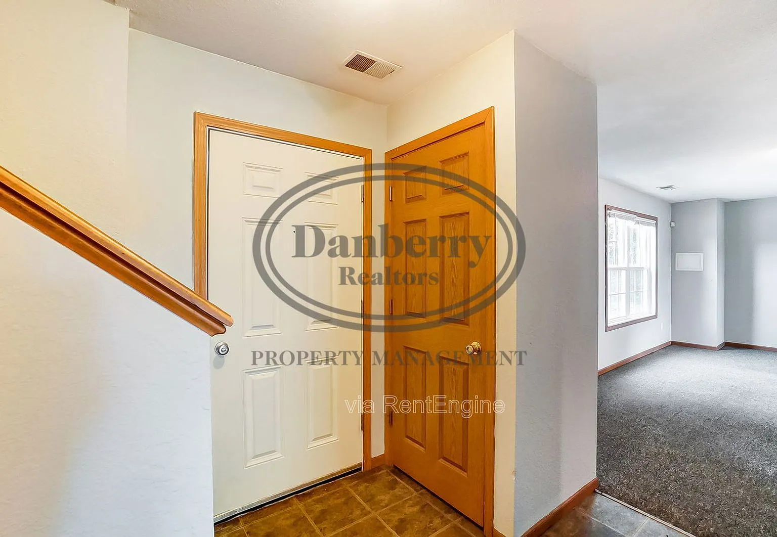 6 bed, 3.0 bath, 2500 sqft, $1,800 — Photo 2