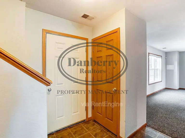 1103 N Byrne Rd — Photo 2