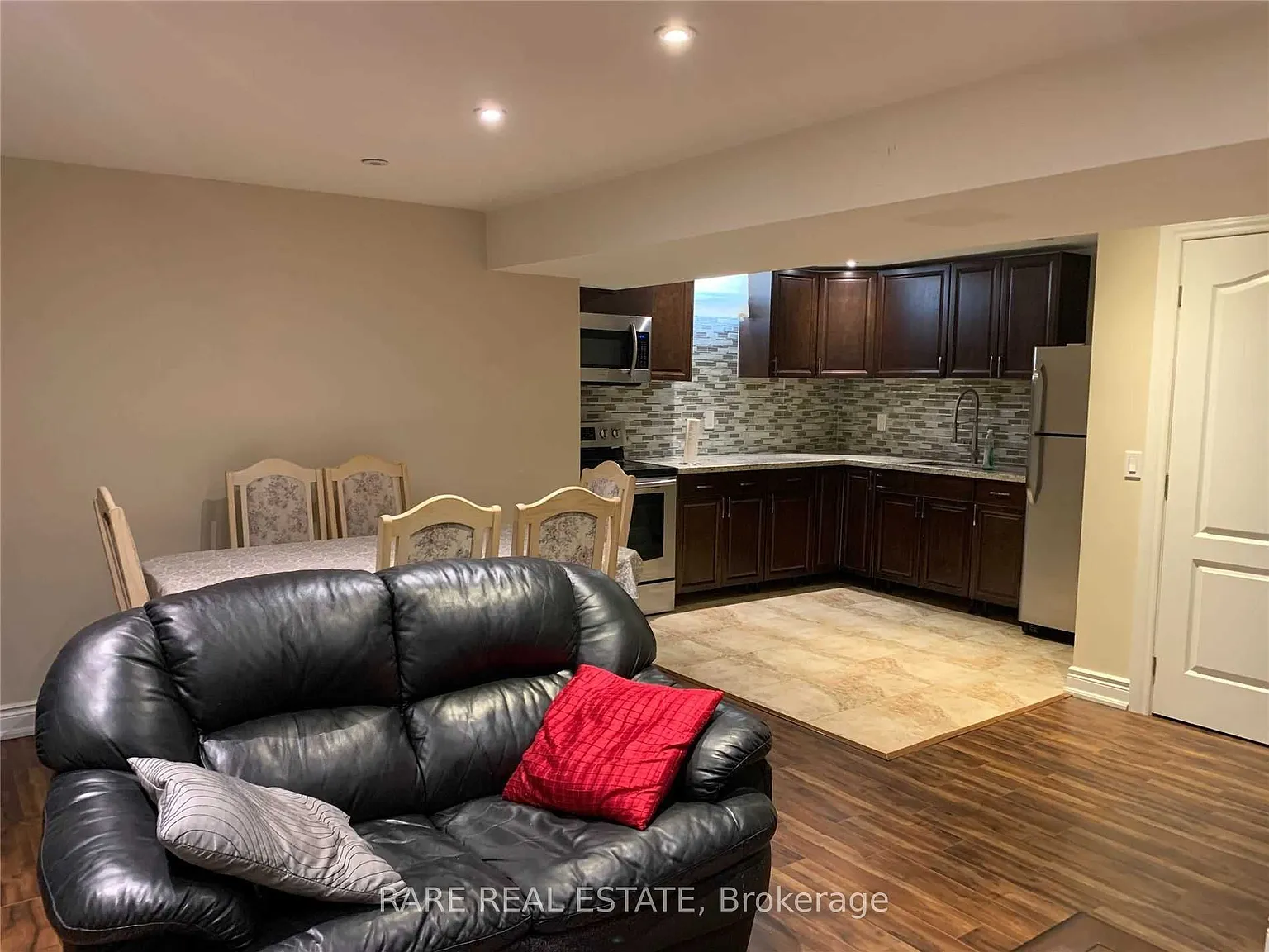2 bed, $1,900 — Photo 2