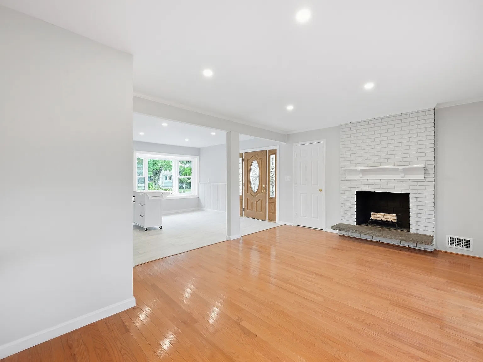 4 bed, 1350 sqft, $3,600 — Photo 3