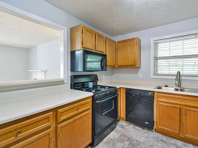 1904 Country Park Dr SE — Photo 11