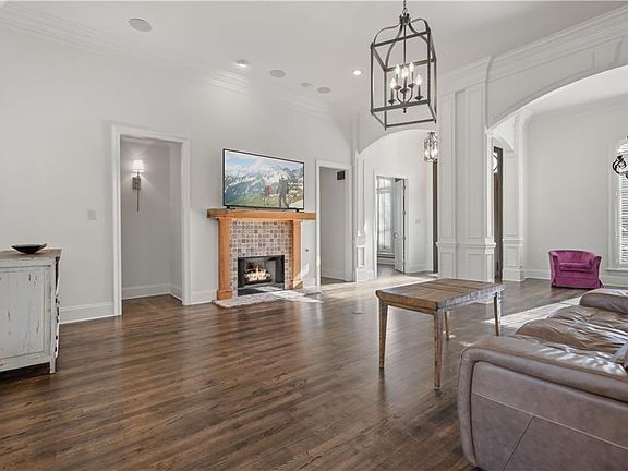 3rd image of 346 Sandy Brook Cir