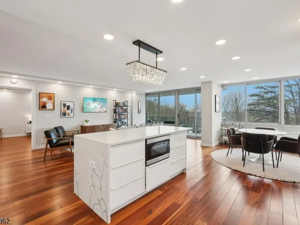 1 Claridge Dr BLDG 1 #104, Verona Twp., NJ 07044