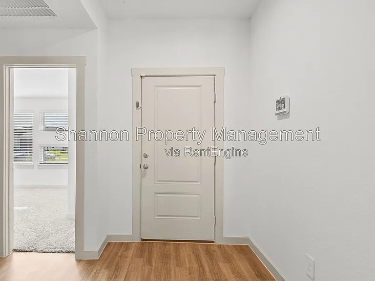7915 Murciana Dr — Photo 5