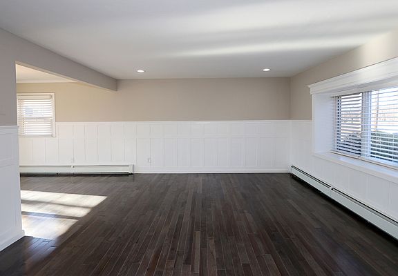 4th image of 192 N Linden St