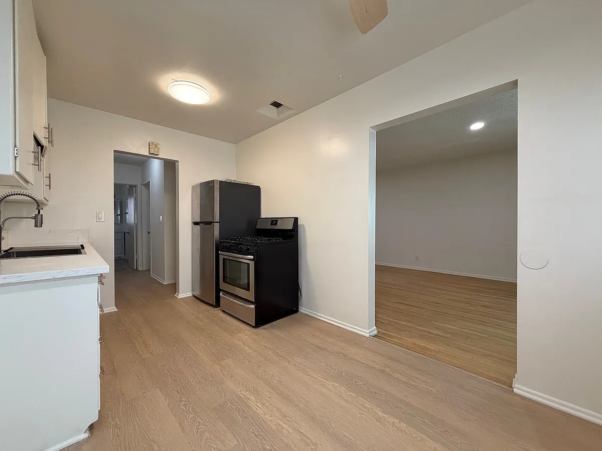 Building Photo - 4307 Cedros Ave #4311-2