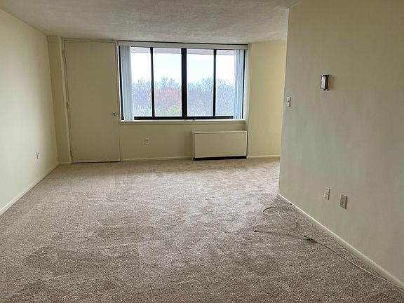 2nd image of 4390 Lorcom Ln APT 507