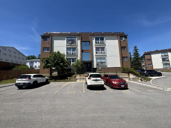 47 Sumac St #14, Ottawa, ON K1J 7T7