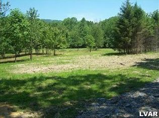 8911 N Loop Rd, Slatington, PA 18080