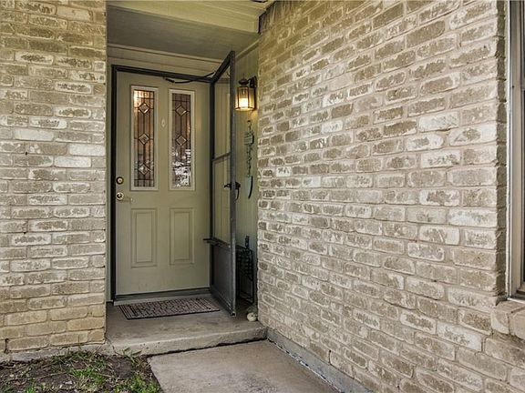 2nd image of 1602 Glenhill Ln