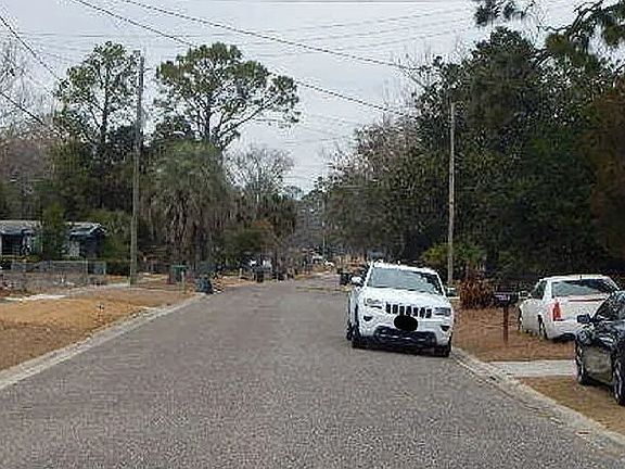 5th image of 9211 Greenleaf Rd
