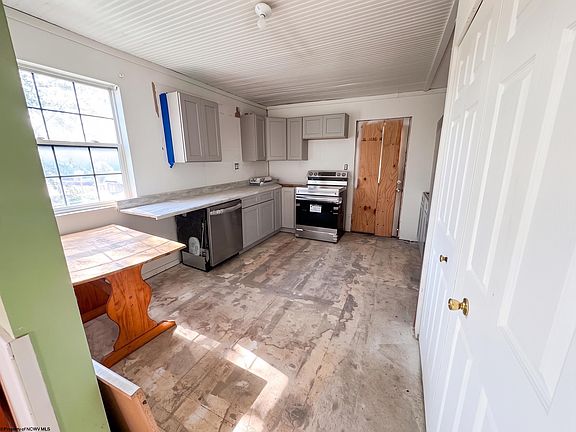 3rd image of 61 Satterfield St