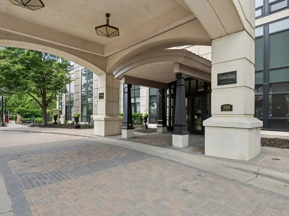 500 E Grant St APT 2107, Minneapolis, MN 55404