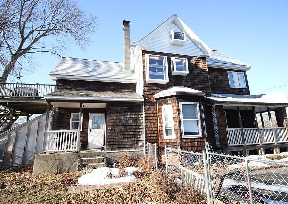2nd image of 16 Brown St