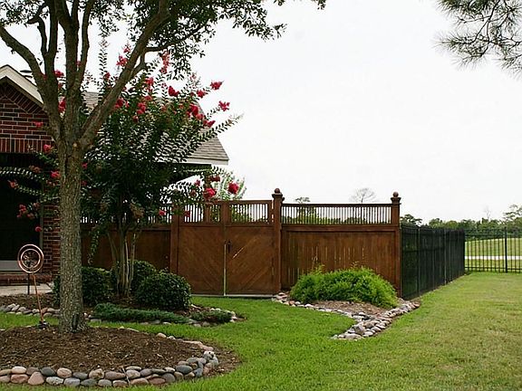 2nd image of 2403 Doral Dr