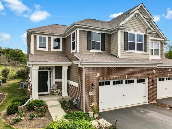 1N733 Timber Creek Dr, Winfield, IL 60190